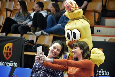 Galería de clics del Uni Girona-Valencia Basket (cuartos de final de la Copa de la Reina de Vitoria)