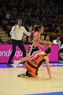 Galería de clics del Uni Girona-Valencia Basket (cuartos de final de la Copa de la Reina de Vitoria)