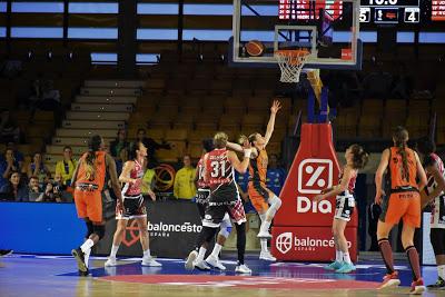 Galería de clics del Uni Girona-Valencia Basket (cuartos de final de la Copa de la Reina de Vitoria)