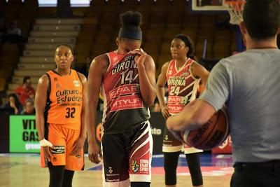 Galería de clics del Uni Girona-Valencia Basket (cuartos de final de la Copa de la Reina de Vitoria)