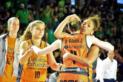 Galería de clics del Uni Girona-Valencia Basket (cuartos de final de la Copa de la Reina de Vitoria)