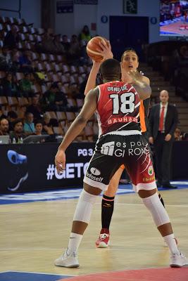 Galería de clics del Uni Girona-Valencia Basket (cuartos de final de la Copa de la Reina de Vitoria)