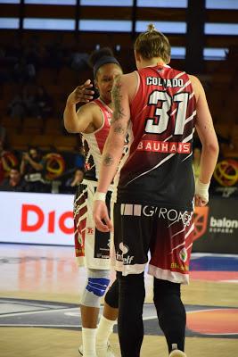 Galería de clics del Uni Girona-Valencia Basket (cuartos de final de la Copa de la Reina de Vitoria)