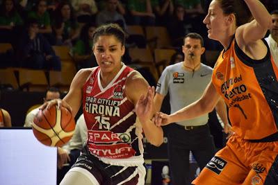 Galería de clics del Uni Girona-Valencia Basket (cuartos de final de la Copa de la Reina de Vitoria)