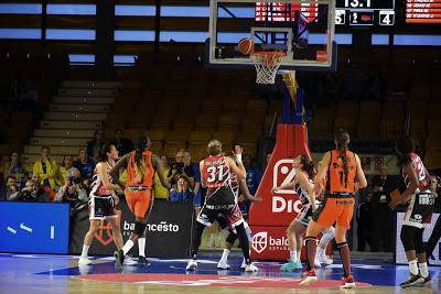 Galería de clics del Uni Girona-Valencia Basket (cuartos de final de la Copa de la Reina de Vitoria)