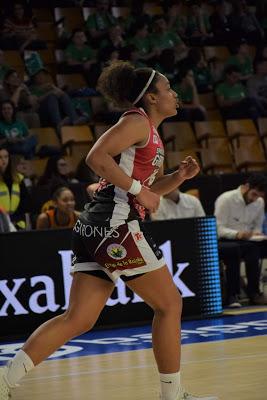 Galería de clics del Uni Girona-Valencia Basket (cuartos de final de la Copa de la Reina de Vitoria)