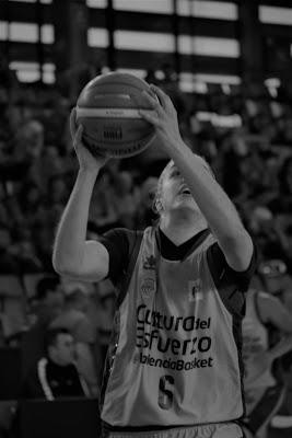 Galería de clics del Uni Girona-Valencia Basket (cuartos de final de la Copa de la Reina de Vitoria)