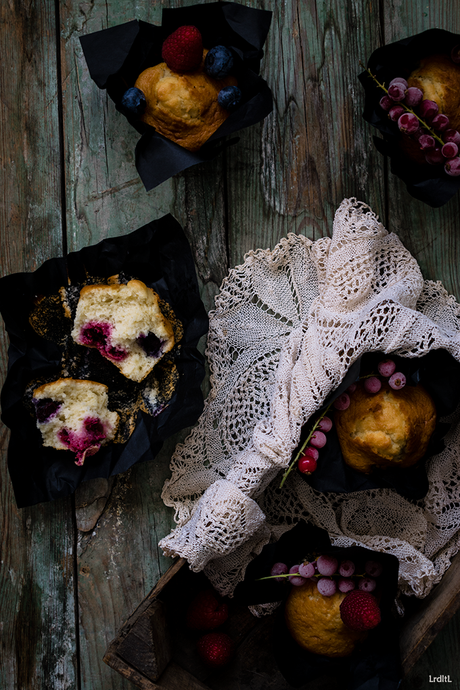 MAGDALENAS DE YOGUR GRIEGO, COCO Y FRUTOS ROJOS