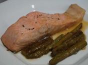 Salmón espárragos salsa