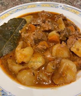 GUISO JUGOSO DE CARNE CON RON Y CHOCOLATE