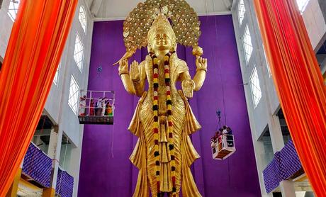90 pies de altura, 65 esta noche de la diosa Parameshwari en Penugonda