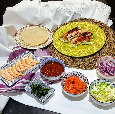 Tacos con camarones gigantes en salsa guajillo Tacos con camarones gigantes en salsa guajillo