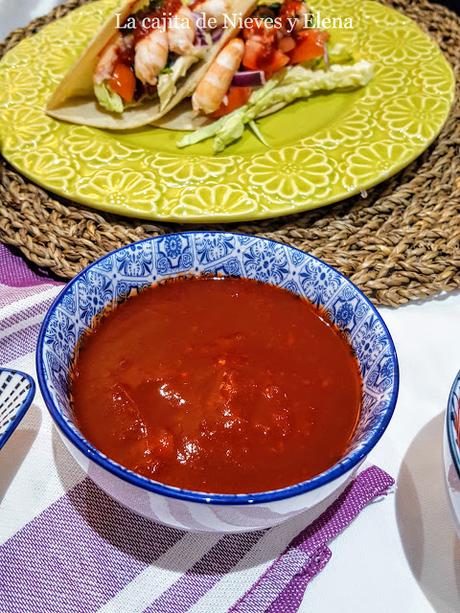 Tacos con camarones gigantes en salsa guajillo Tacos con camarones gigantes en salsa guajillo