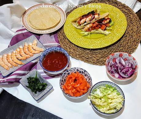 Tacos con camarones gigantes en salsa guajillo Tacos con camarones gigantes en salsa guajillo