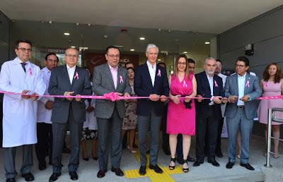 ENTREGAN ALFREDO DEL MAZO Y DIRECTOR DEL IMSS UNIDAD DE DETECCIÓN Y DIAGNÓSTICO DE CÁNCER DE MAMA