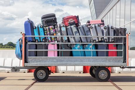 luggage-cart-airport ▷ 8 maneras en que los viajeros desperdician dinero