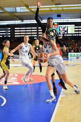 Galería de clics del Perfumerías Avenida-Al-Qázeres (cuartos de final de la Copa de la Reina de Vitoria)