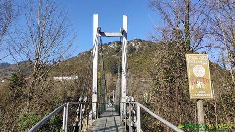 Puente colgante sobre el Río Nalón