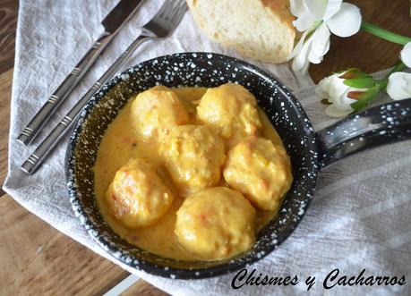 Albóndigas de bacalao con salsa de curry