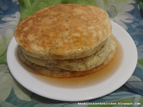 CRÊPES AMÉRICAINES AUX GRAINES DE PAVOT / POPPY SEEDS PANCAKES / PANQUEQUES DE SEMILLAS DE AMAPOLA / بانكيك ببذور الخشخاش