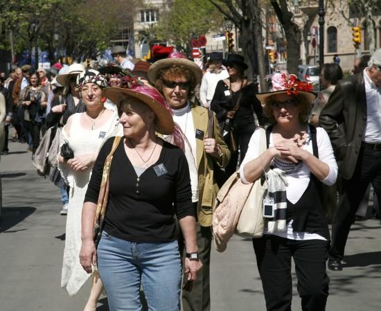 Paseo con sombrero-Gratacós