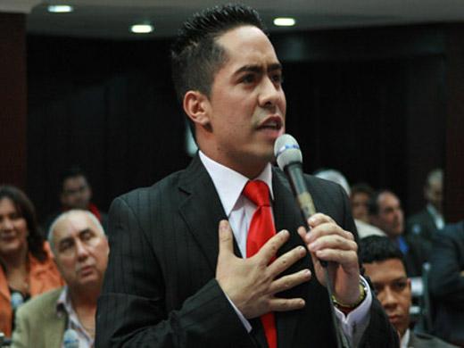 >Sector público y privado deberán garantizar 2,5% de la nómina para el empleo joven.