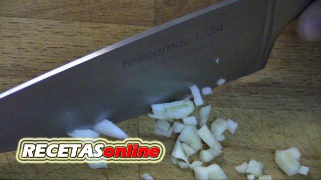 Pelar y cortar ajo - Curso de cocina RECETASonline