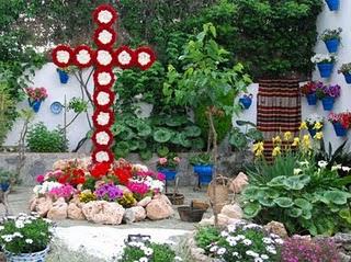 Ocho cruces participan en el concurso del 3 de mayo en Huétor Vega
