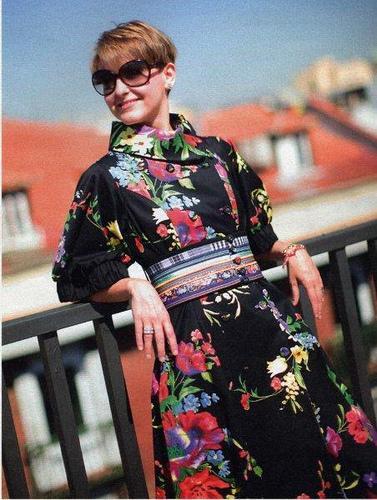 EL LENGUAJE DE LAS FLORES Con abrigo de flores de Josep Font