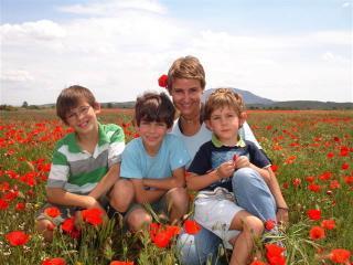 EL LENGUAJE DE LAS FLORES Con mis hijos en un campo de amapolas