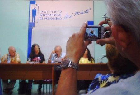 “La dictadura mediática es la más eficaz política del imperio” pict0099.JPG