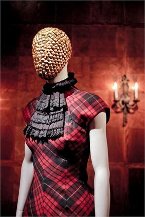 GOD SAVES ALEXANDER McQUEEN - SAVAGE BEAUTY -