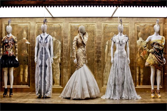 GOD SAVES ALEXANDER McQUEEN - SAVAGE BEAUTY -