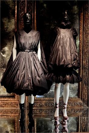 GOD SAVES ALEXANDER McQUEEN - SAVAGE BEAUTY -