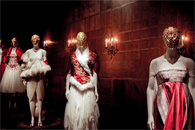 GOD SAVES ALEXANDER McQUEEN - SAVAGE BEAUTY -