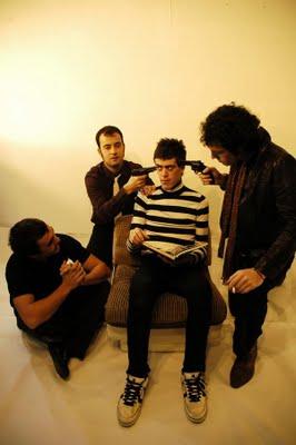 IDOLOS DEL EXTRARRADIO / GUERRAS BIPOLARES