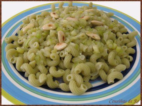Rizos de puerro con almendras
