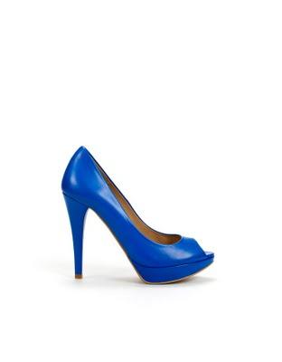 AZUL EN LOS ZAPATOS
