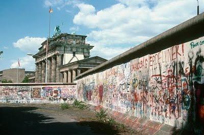 Artistas del muro de Berlín demandan por violar sus derechos de autor