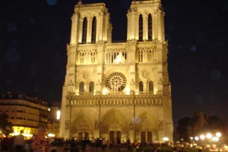 Mon Voyage a Paris: Paris La Nuit (Notredame, St Michelle y La Coupole)