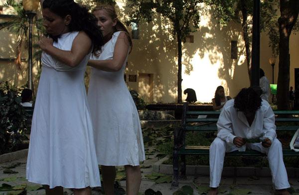 AMAGOS Y AVATARES DE LOS ESTUDIOS DE DANZA Para hacer críticas y críticos