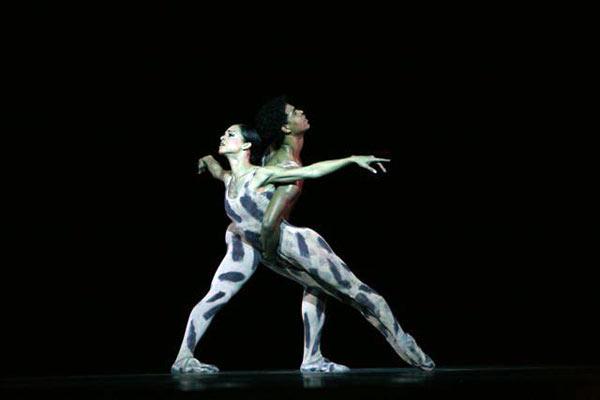 AMAGOS Y AVATARES DE LOS ESTUDIOS DE DANZA Para hacer críticas y críticos