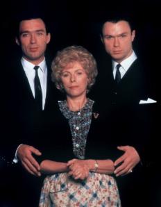 Trajes con dientes: “Los Kray”, pesadillas del crimen londinense.