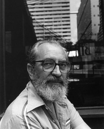 Un necesario (aunque tardío) homenaje a Ángel González