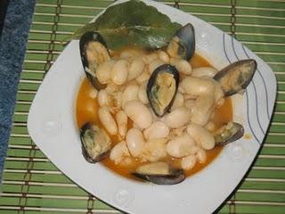 Judiones de la granja con mejillones