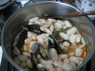 Judiones de la granja con mejillones