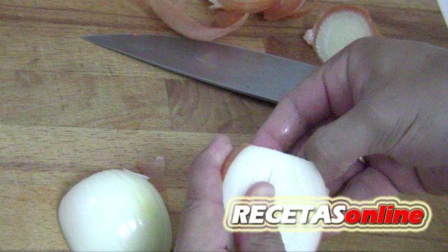 Cómo pelar y cortar cebolla - Curso de cocina RECETASonline