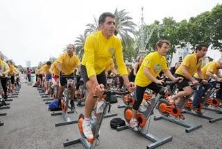 Miguel Indurain pedalea por el corazón en Barcelona