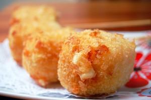 Bolitas de persimón y queso