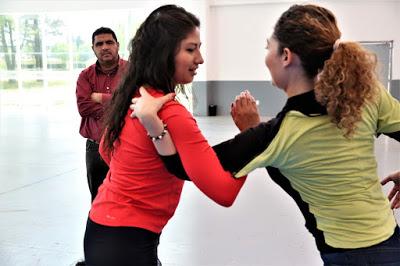 PREPARAN A MUJERES CON TALLER DE DEFENSA PERSONAL